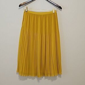 - Zara Yellow Pleated Skirt size small.